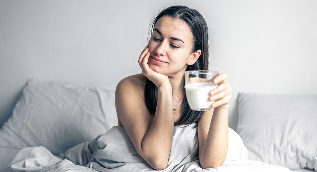 Mleko za težave s spanjem